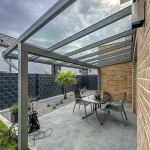 Terrassenüberdachung Silber Glas und Überstand