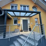 Eingangsüberdachung mit Mattem Glas